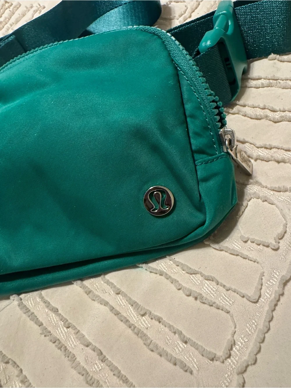 Lululemon Teal Green Crossbody Belt Bag - Picture 2 of 3
